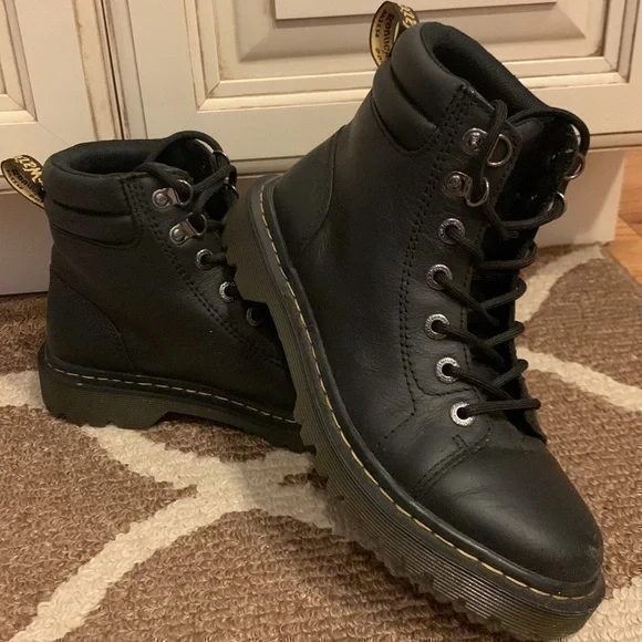 Martens Shoes Dr Martens Womens Size 85 Air Wair Black